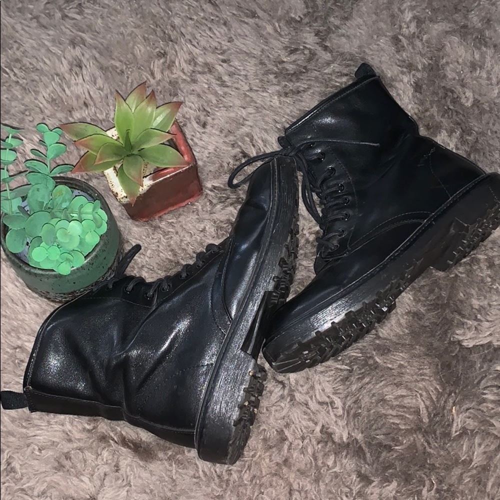 Combat boots
